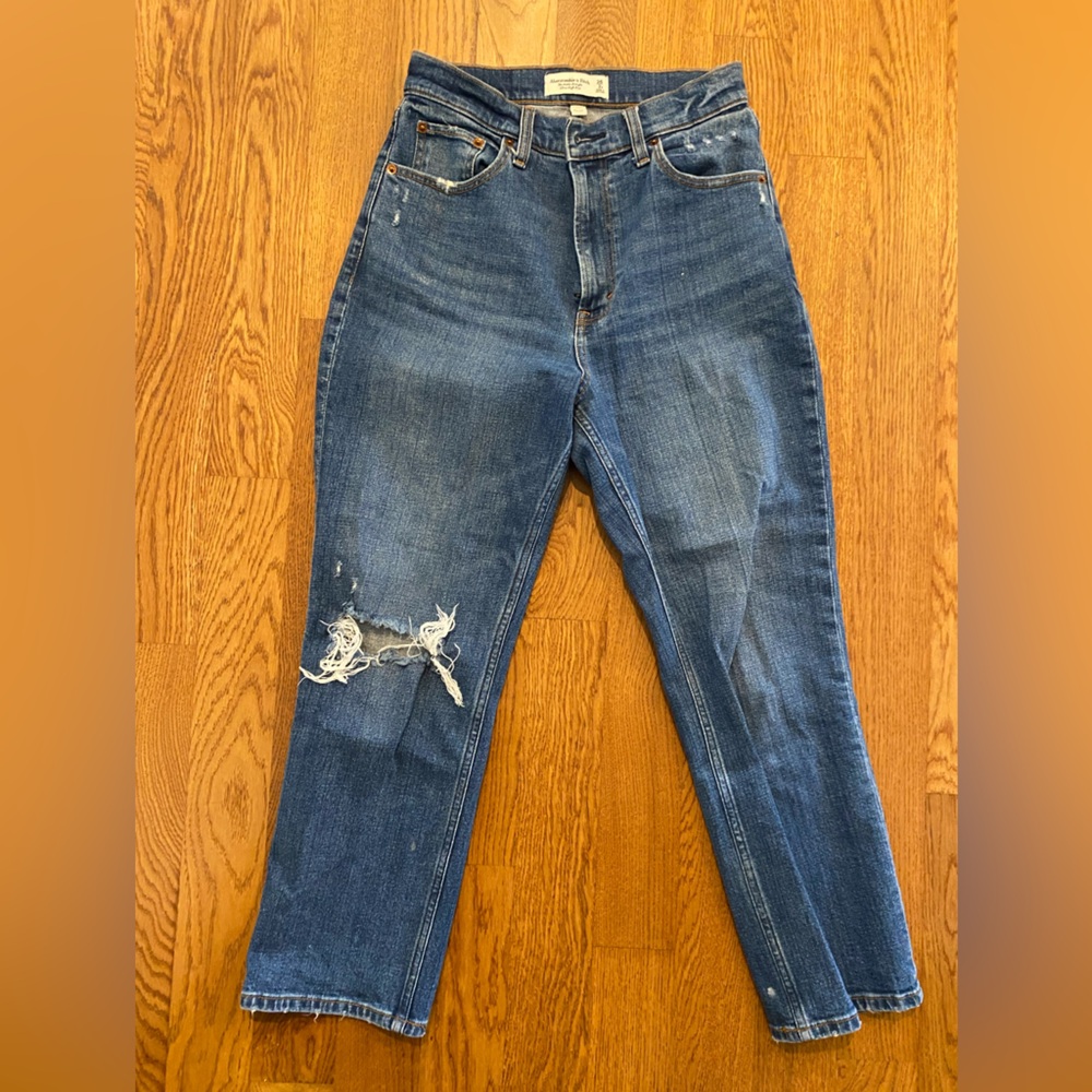 Abercrombie and Fitch Curve Love Ultra High Rise Ankle Straight Jean 26s